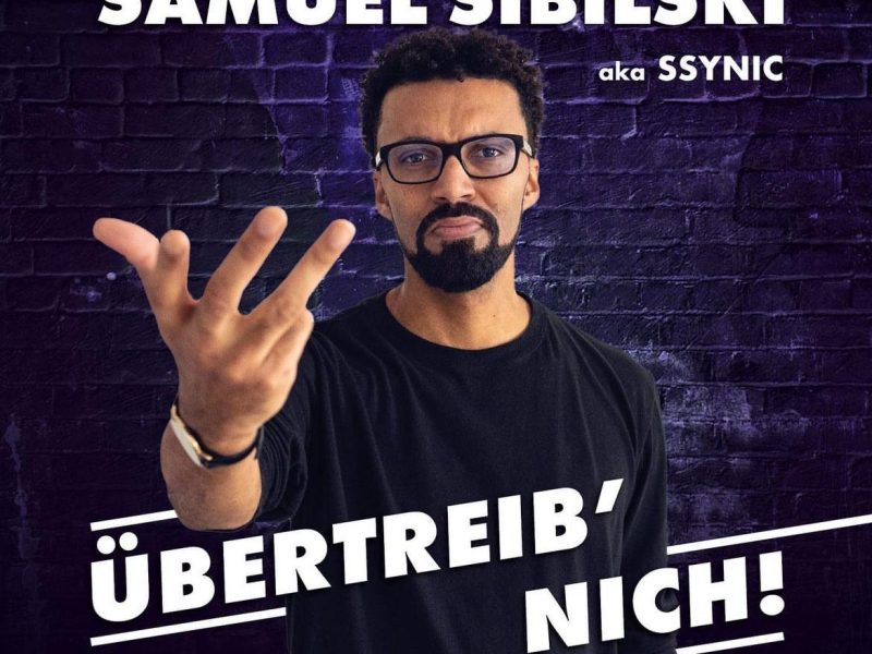 Samuel Sibilski mit seinem Tour Plakat